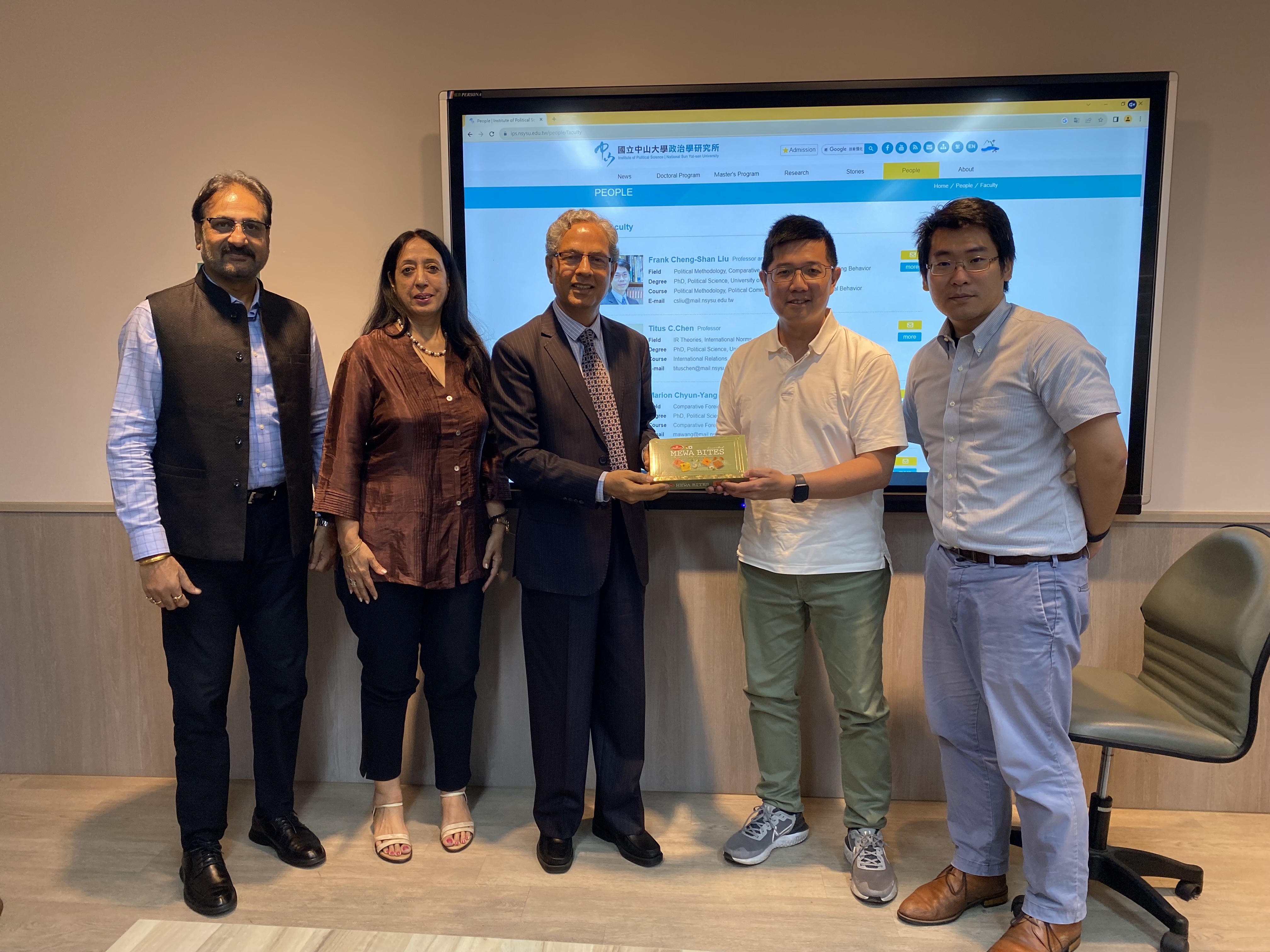 印度尼赫魯大學會長、高等研究學院院長以及德里大學秘書長來訪中山政研