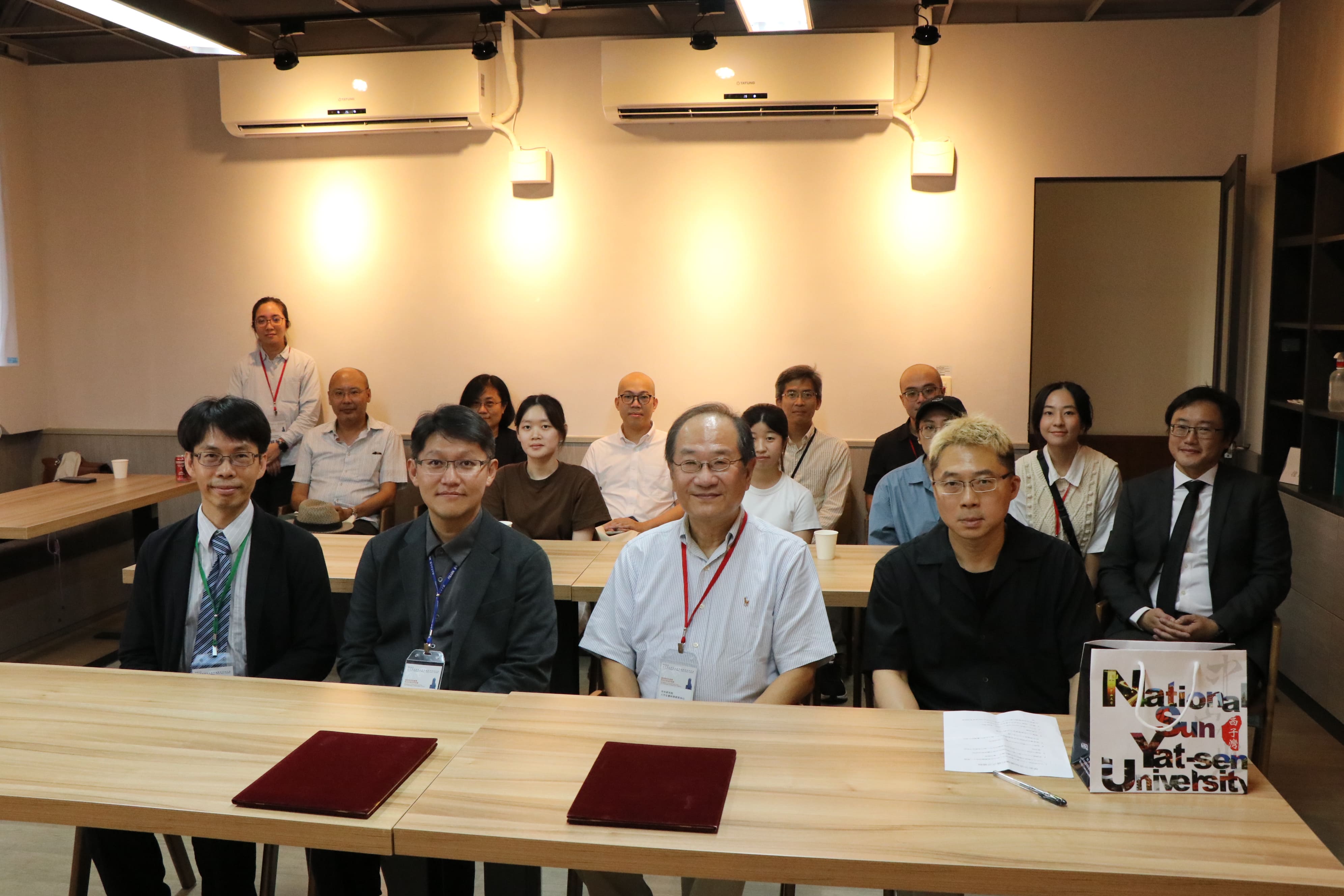 國立中山大學政治所與中央研究院人社中心簽署學術交流續約儀式