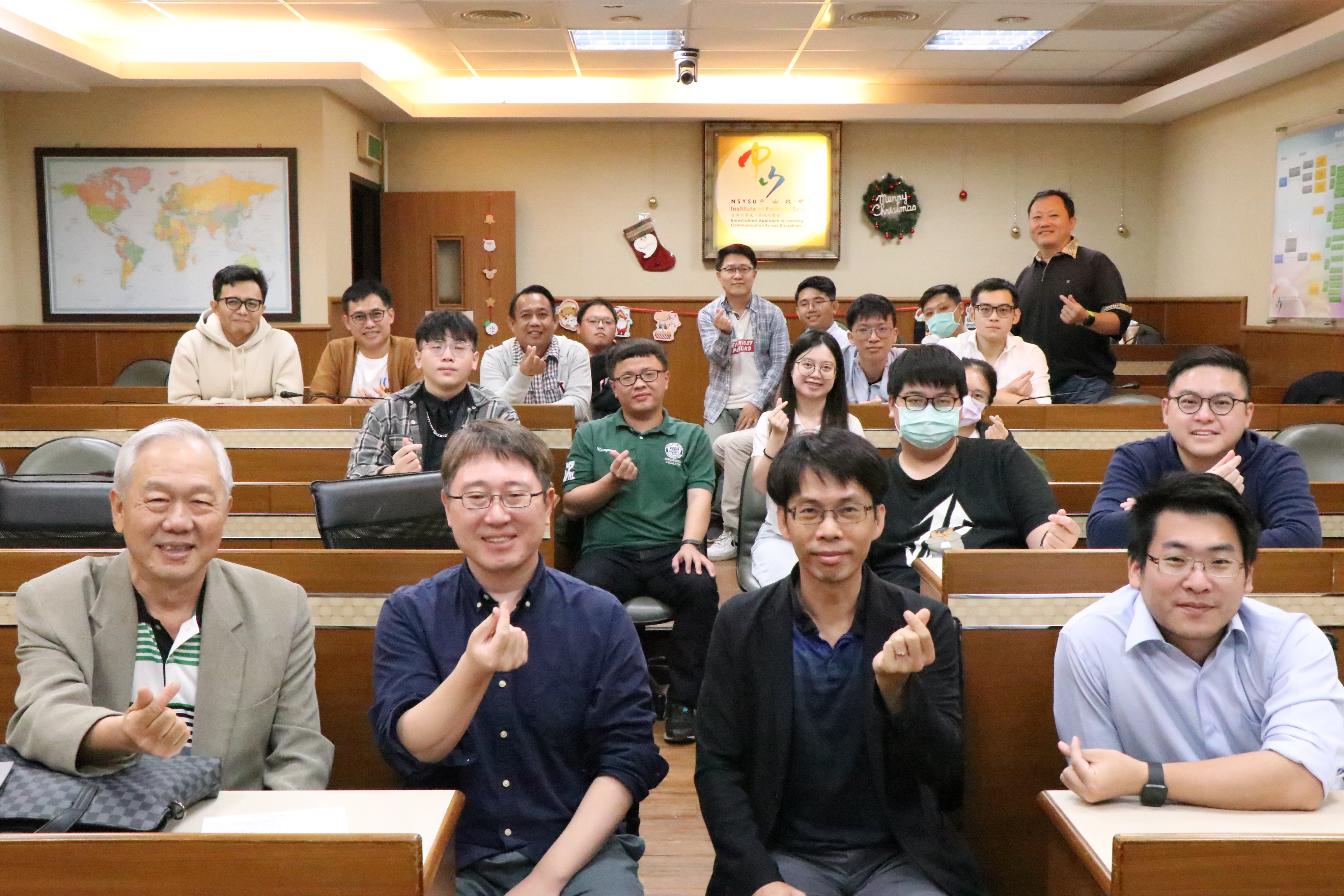 政治所112-1導生活動暨期末耶誕慶生餐會