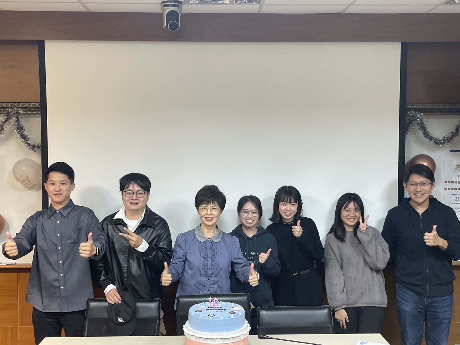 【耶誕快樂】2024政治所期末耶誕慶生餐會